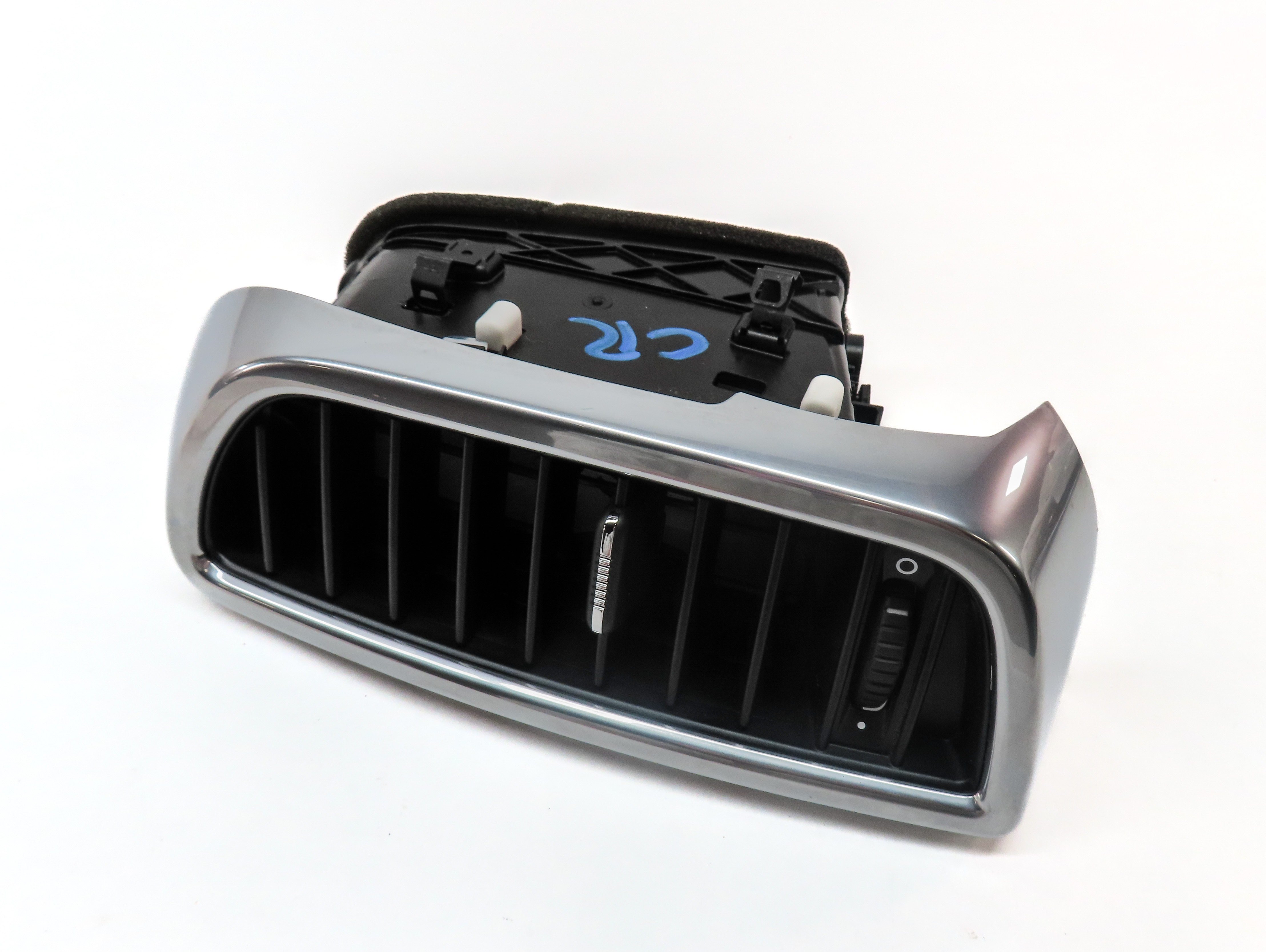 2011 PORSCHE CAYENNE (958) FRONT CENTER MIDDLE RIGHT AC HEATER AIR VENT — exact item pictured